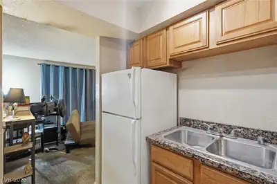 100 South Crestline Drive 16 Kitchen