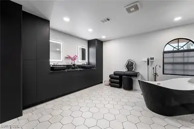 3130 Appleblossom Circle, Las Vegas, NV 89117 Primary Bathroom