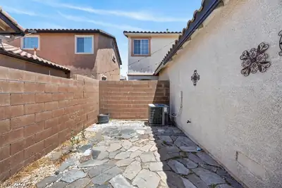 7949 Violet Dawn Street, Las Vegas, NV 89149 Yard