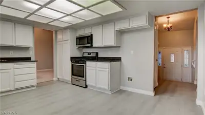 8640 Blissville Avenue, Las Vegas, NV 89145 Kitchen