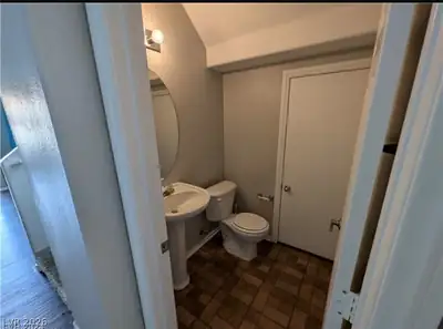 10413 Coyote Cub Avenue, Las Vegas, NV 89129 Bathroom