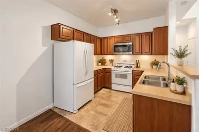 10514 Gold Shadow Avenue, Las Vegas, NV 89129 Kitchen