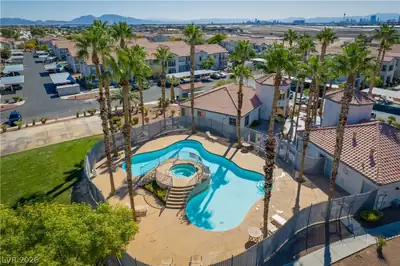 3318 North DECATUR Boulevard 2143 Pool