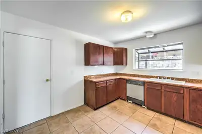 4462 Newton Drive, Las Vegas, NV 89121 Kitchen