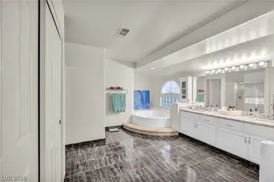 9511 Coral Bell Court, Las Vegas, NV 89123 Primary Bathroom