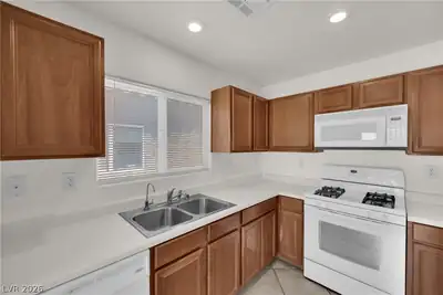 6271 Pangea Avenue, Las Vegas, NV 89139 Kitchen
