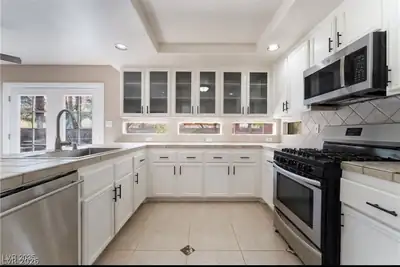 6657 Shadow Cove Avenue, Las Vegas, NV 89139 Kitchen