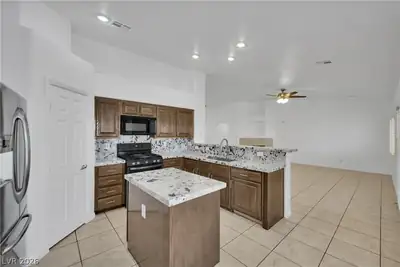 8954 Frasure Falls Avenue, Las Vegas, NV 89178 Kitchen