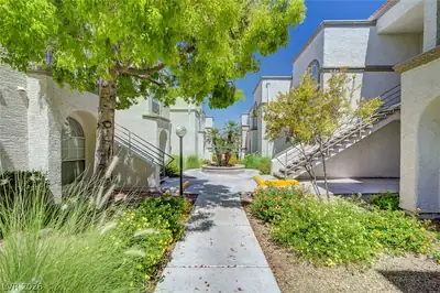 3150 Soft Breezes Drive 2053 Courtyard