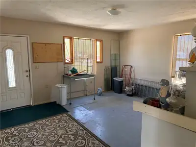 1391 West Dyer Road Living Room