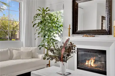2516 Serenity Hollow Drive Living Room