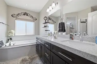 4951 East Parkwood Drive Primary Bathroom