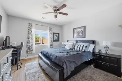 4951 East Parkwood Drive Bedroom