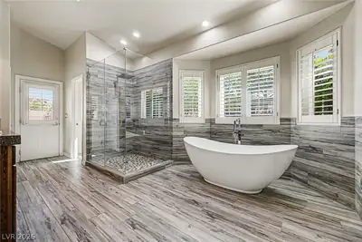 621 Lomprey Avenue, Henderson, NV 89002 Primary Bathroom