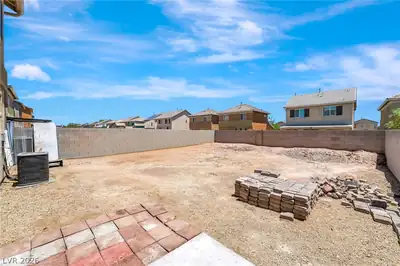 5292 Floralita Street, Las Vegas, NV 89122 Yard