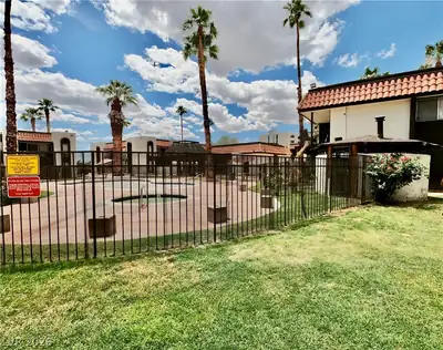 1405 Vegas Valley Drive 298 Pool