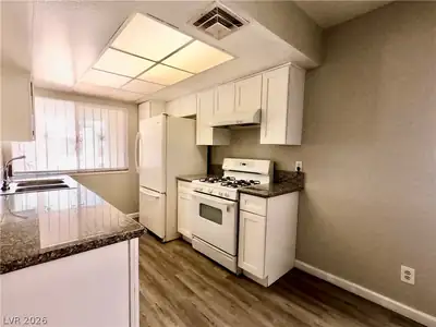 1405 Vegas Valley Drive 298 Kitchen