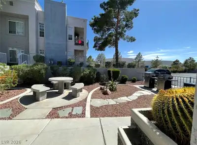 2201 Ramsgate Drive 915 Patio
