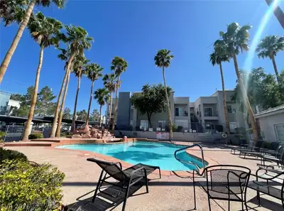 2201 Ramsgate Drive 915 Pool