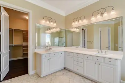 2370 Rosendale Village Avenue Primary Bathroom
