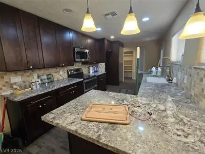 5785 West Russell Road Kitchen