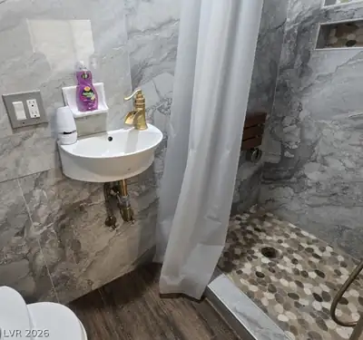 5785 West Russell Road Bathroom