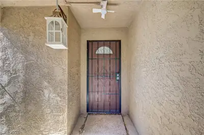 4245 Park Court, Las Vegas, NV 89110 Entrance Foyer