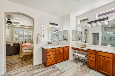 834 La Sconsa Drive Primary Bathroom