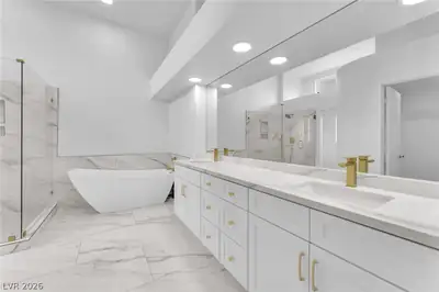 3108 Endeavor Court, Las Vegas, NV 89134 Primary Bathroom