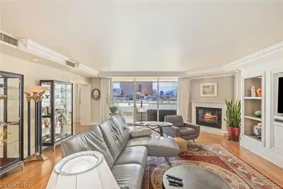 2877 Paradise Road 901 Living Room