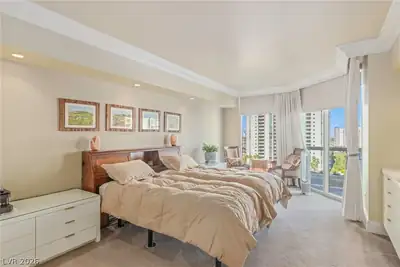 2877 Paradise Road 901 Bedroom