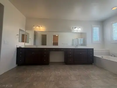 6460 West Diablo Drive Primary Bathroom