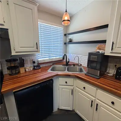 484 Michael Way, Alamo, NV 89001 Kitchen