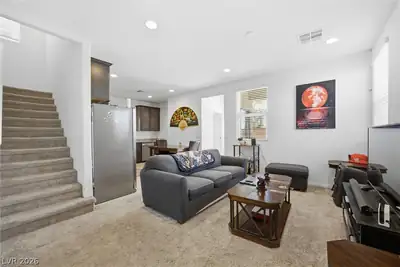 1606 Wilder Crossing Ct Living Room