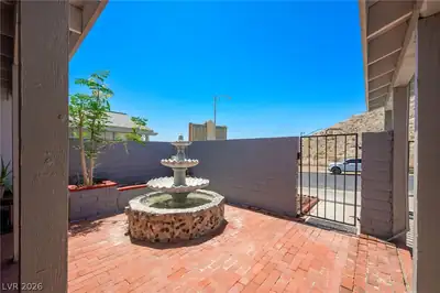194 Sundance Shores Drive, Laughlin, NV 89029 Courtyard