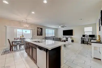 1132 Strada Cristallo Kitchen