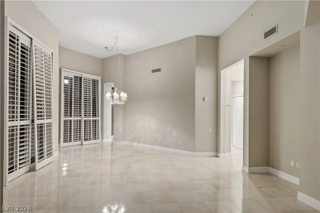 2747 Paradise Road 106