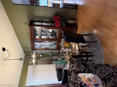 8112 West Gilmore Avenue Dining Area