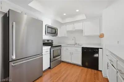 945 Falconhead Lane 201 Kitchen