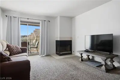 3550 Bay Sands Drive 3042 Living Room