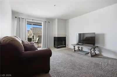 3550 Bay Sands Drive 3042 Living Room