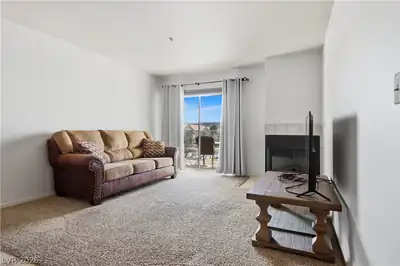 3550 Bay Sands Drive 3042 Living Room