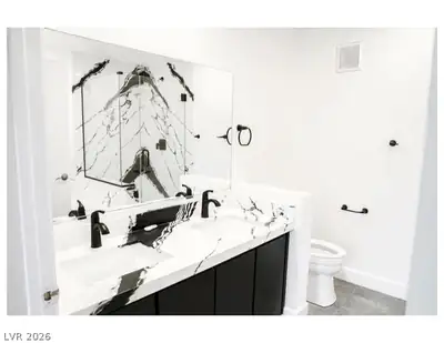 7900 Foxwood Place 102 Primary Bathroom