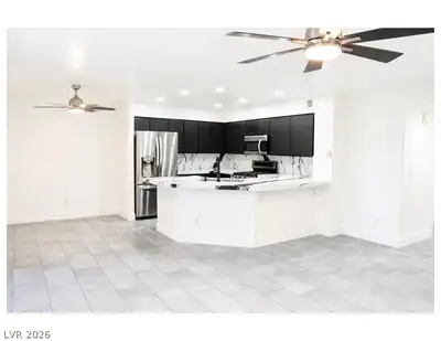 7900 Foxwood Place 102 Kitchen