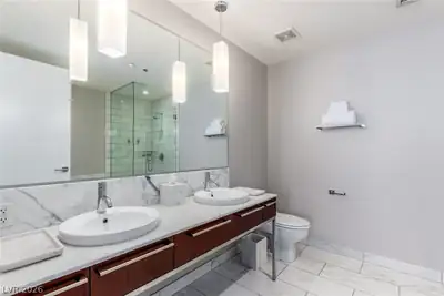 4471 Dean Martin Drive 2908 Primary Bathroom
