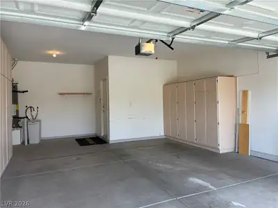 2581 Leighton Avenue, Henderson, NV 89052 Garage