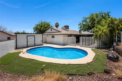 4268 Hampshire Circle, Las Vegas, NV 89121 Pool