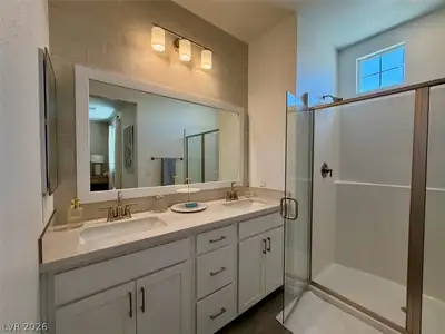 802 Royal Beekman Street, Henderson, NV 89011 Primary Bathroom