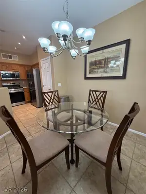 50 Aura De Blanco Street 3201 Dining Area