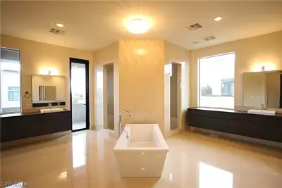 7518 Yonie Court, Las Vegas, NV 89117 Primary Bathroom
